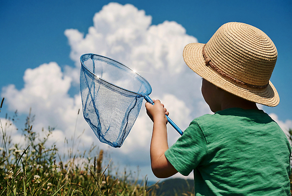 JPG 구름 편집이미지 어린이 자연 하늘 웃음 초원 여름 탐험 채집망 의료성형뷰티 편집실사 AI인물포토 AI콘텐츠 자연요소 계절 표정 사람 CG 생태계 파일형식 AI포토