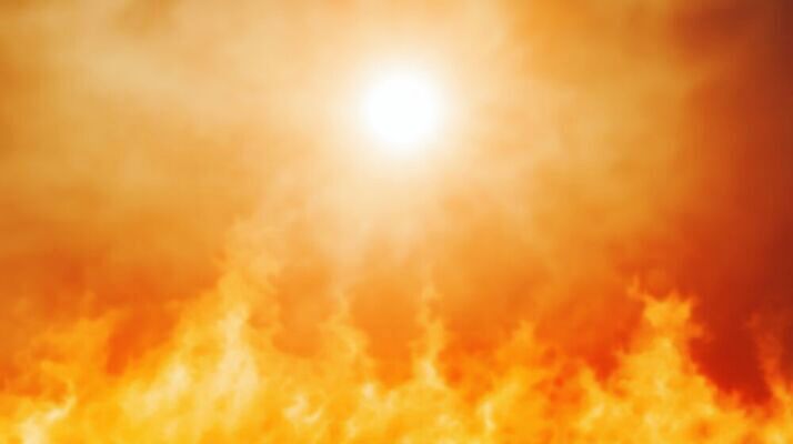 JPG 편집이미지 하늘 불 불꽃 여름 빛 햇빛 태양 뜨거움 더위 이미지편집 AI컴퓨터그래픽 AI콘텐츠 자연요소 계절 날씨 파일형식