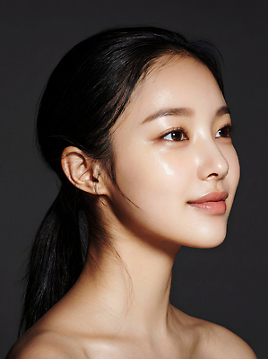 JPG 모델 편집이미지 긴머리 여자 얼굴 조명 화장 뷰티 피부 의료성형뷰티 편집실사 AI인물포토 AI콘텐츠 헤어스타일 사람 신체부위 CG 파일형식 AI포토