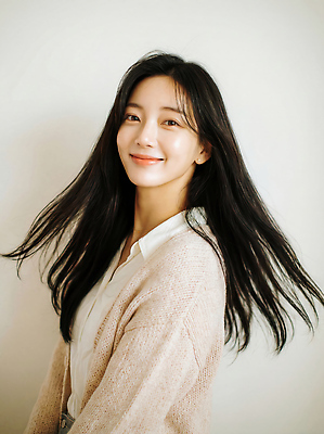 JPG 편집이미지 여자 모션 한명 웃음 일상 캐주얼 머리카락 머리 편안함 의료성형뷰티 편집실사 AI인물포토 AI콘텐츠 1 옷 표정 사람 라이프 신체부위 감각 CG 파일형식 AI포토 생활