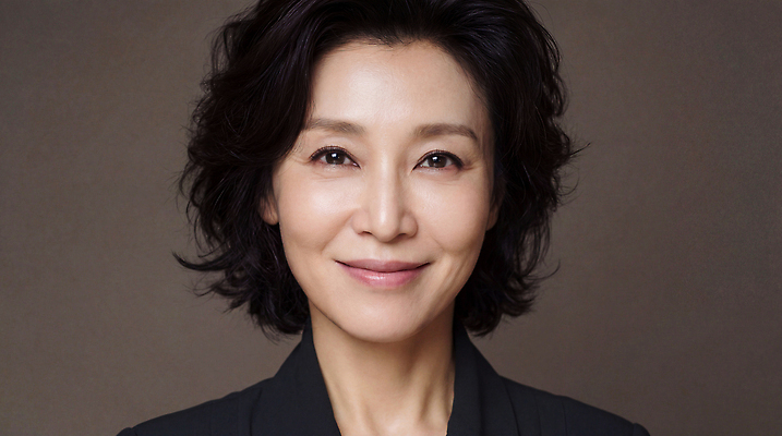 JPG 편집이미지 얼굴 중년 비즈니스 한국 미소 사람 의료성형뷰티 편집실사 AI인물포토 AI콘텐츠 아시아 표정 성인 신체부위 CG 파일형식 AI포토