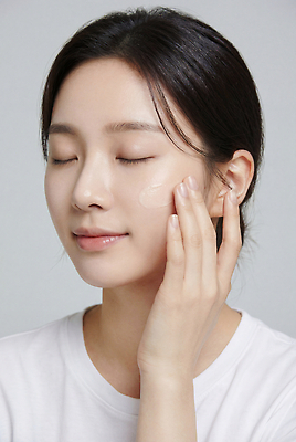 JPG 편집이미지 여자 얼굴 화장 뷰티 화장품 피부 부드러움 자기관리 의료성형뷰티 편집실사 AI인물포토 AI콘텐츠 사람 신체부위 감각 CG 파일형식 AI포토