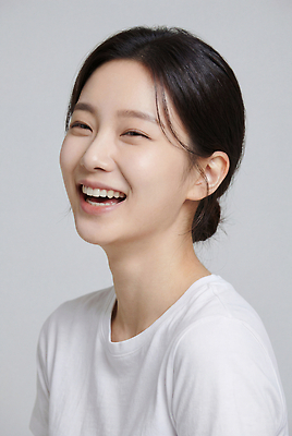 JPG 편집이미지 여자 얼굴 티셔츠 실내 미소 웃음 사람 촬영 흰색 의료성형뷰티 편집실사 AI인물포토 AI콘텐츠 컬러 셔츠 표정 내부 신체부위 CG 파일형식 AI포토 상의 옷