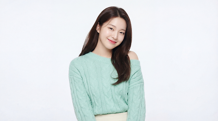 JPG 편집이미지 여자 패션 실내 미소 웃음 사람 사진촬영 스웨터 민트색 의료성형뷰티 스타일 편집실사 AI인물포토 AI콘텐츠 컬러 상의 표정 내부 촬영 CG 파일형식 AI포토 옷