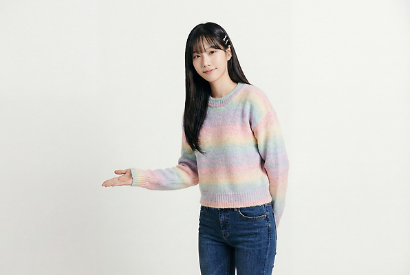 상의 학용품 사람 CG 파일형식 AI포토 여자 스웨터 파스텔 포즈 모델 옷 스타일 패션 편집이미지 편집실사 JPG 의료성형뷰티 AI인물포토 AI콘텐츠
