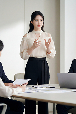 JPG 편집이미지 여자 남자 탁자 회의 직장 대화 사무실 정보 업무 작업 비즈니스우먼 발표 토론 집중 동료 문서 의료성형뷰티 편집실사 AI인물포토 AI콘텐츠 가구 컨셉 회사 비즈니스 관계 말하기 사람 직장인 CG 파일형식 AI포토 직업 생활용품 모션 오브젝트