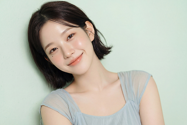 JPG 편집이미지 옷 여자 패션 웃음 여름 파란색 청춘 편안함 피부관리 스킨케어 뷰티풀 의료성형뷰티 스타일 편집실사 AI인물포토 AI콘텐츠 계절 컬러 컨셉 표정 사람 뷰티 감각 CG 파일형식 AI포토