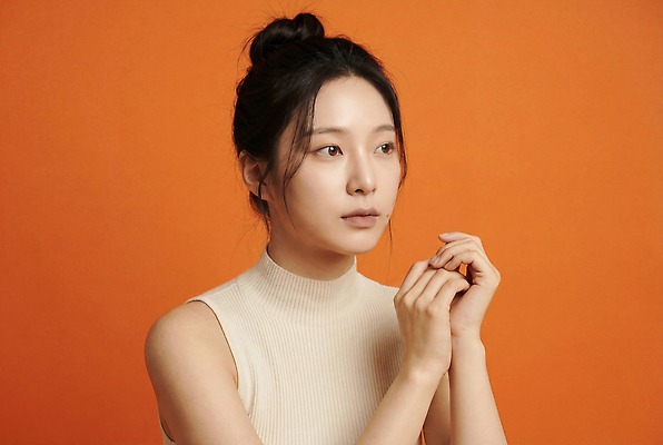 JPG 모델 편집이미지 여자 포즈 생각 스튜디오 뷰티 주황색 피부관리 의료성형뷰티 편집실사 AI인물포토 AI콘텐츠 컬러 사람 CG 파일형식 AI포토