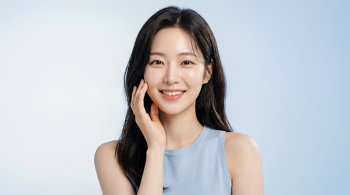 JPG 편집이미지 여자 포즈 미소 파란색 뷰티 상쾌 뷰티풀 의료성형뷰티 편집실사 AI인물포토 AI콘텐츠 감정 컬러 표정 사람 CG 파일형식 AI포토