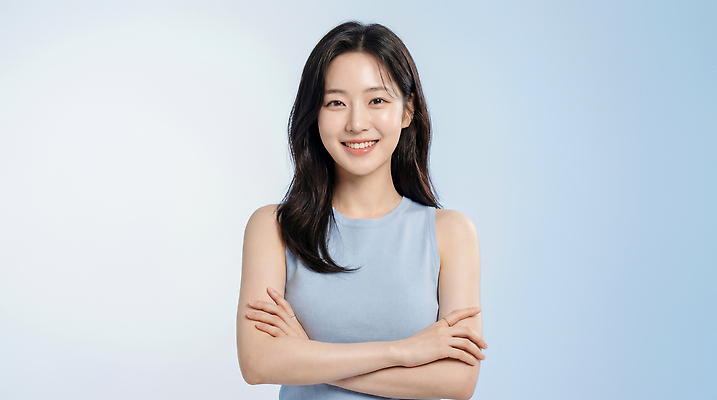 JPG 모델 편집이미지 여자 포즈 미소 사람 파란색 팔짱 찡그림 의료성형뷰티 스타일 편집실사 AI인물포토 AI콘텐츠 컬러 모션 표정 CG 파일형식 AI포토