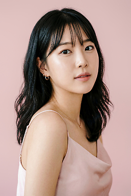 JPG 편집이미지 헤어스타일 시선 여자 분홍색 포즈 소녀 뷰티 머리카락 의료성형뷰티 편집실사 AI인물포토 AI콘텐츠 어린이 컬러 사람 머리 CG 파일형식 AI포토