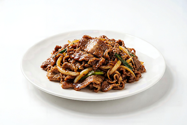 JPG 편집이미지 접시 한식 양파 요리 식사 전통음식 소고기 맛 볶음 간장 불고기 대파 편집실사 AI포토 AI콘텐츠 전통 식기 음식 컨셉 채소 육류 양념 CG 파 파일형식