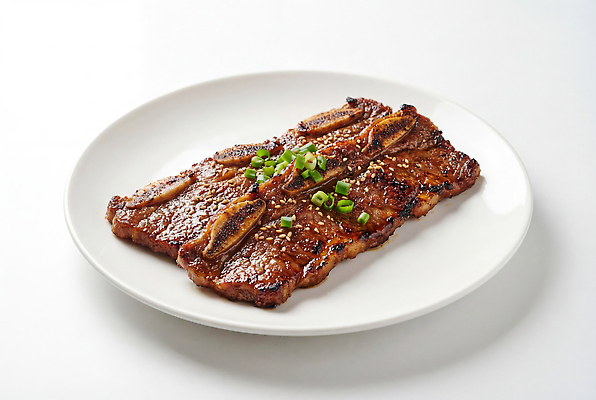 JPG 편집이미지 접시 한식 음식 육류 맛 갈비 파 고기요리 LA갈비 편집실사 AI포토 AI콘텐츠 식기 컨셉 채소 식재료 소고기 CG 파일형식