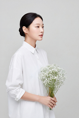 JPG 모델 편집이미지 여자 꽃 꽃다발 스튜디오 촬영 분위기 의료성형뷰티 편집실사 AI인물포토 AI콘텐츠 식물 컨셉 사람 CG 파일형식 AI포토