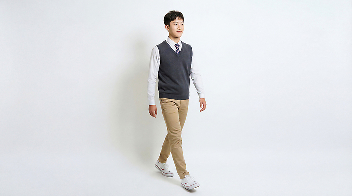 JPG 편집이미지 학생 옷 남자 교복 셔츠 교실 청소년 고등학생 걷기 자신감 편안함 의료성형뷰티 편집실사 AI인물포토 AI콘텐츠 교육 감정 상의 학교 모션 사람 감각 CG 파일형식 AI포토