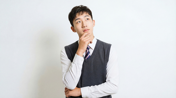 JPG 편집이미지 옷 남자 교복 포즈 생각 청소년 고등학생 표정 사람 일상 팔짱 집중 고민 의료성형뷰티 편집실사 AI인물포토 AI콘텐츠 학생 감정 컨셉 모션 라이프 CG 파일형식 AI포토