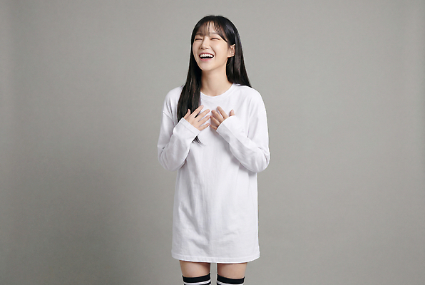 JPG 편집이미지 여자 감정 표정 웃음 사람 기쁨 흰색 의료성형뷰티 편집실사 AI인물포토 AI콘텐츠 컬러 CG 파일형식 AI포토
