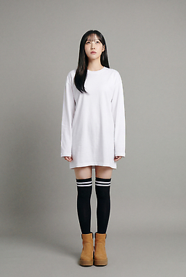 JPG 모델 편집이미지 옷 여자 감정 포즈 신발 앞모습 흰색 스타킹 긴팔티셔츠 의료성형뷰티 편집실사 AI인물포토 AI콘텐츠 뷰포인트 컬러 티셔츠 사람 CG 파일형식 AI포토