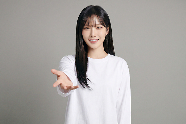 JPG 편집이미지 여자 감정 포즈 미소 사람 앞모습 흰색 의료성형뷰티 편집실사 AI인물포토 AI콘텐츠 뷰포인트 컬러 표정 CG 파일형식 AI포토