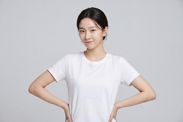 JPG 편집이미지 여자 포즈 표정 미소 웃음 뷰티 흰색 의료성형뷰티 편집실사 AI인물포토 AI콘텐츠 컬러 사람 CG 파일형식 AI포토