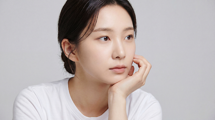컬러 셔츠 사람 CG 파일형식 AI포토 생각 티셔츠 표정 뷰티풀 편집실사 JPG 편집이미지 의료성형뷰티 뷰티 흰색 여자 AI인물포토 AI콘텐츠