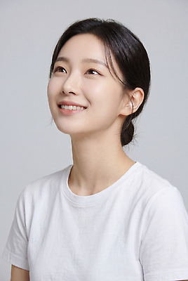 JPG 편집이미지 여자 실내 표정 미소 뷰티 흰색 의료성형뷰티 편집실사 AI인물포토 AI콘텐츠 컬러 사람 내부 CG 파일형식 AI포토