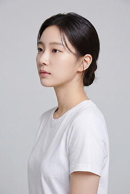 JPG 편집이미지 여자 포즈 실내 사람 옆모습 뷰티 흰색 단정 의료성형뷰티 편집실사 AI인물포토 AI콘텐츠 뷰포인트 컬러 컨셉 내부 CG 파일형식 AI포토