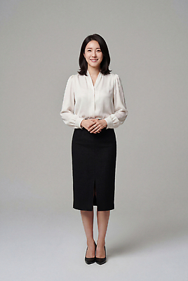 JPG 편집이미지 여자 구두 포즈 비즈니스 서기 정장 성인 치마 상담 블라우스 단정 의료성형뷰티 편집실사 AI인물포토 AI콘텐츠 옷 신발 컨셉 상의 모션 하의 사람 CG 파일형식 AI포토