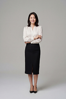 JPG 편집이미지 여자 포즈 비즈니스 직장 사람 정장 성인 앞모습 치마 상담 블라우스 의료성형뷰티 편집실사 AI인물포토 AI콘텐츠 옷 뷰포인트 상의 회사 하의 CG 파일형식 AI포토