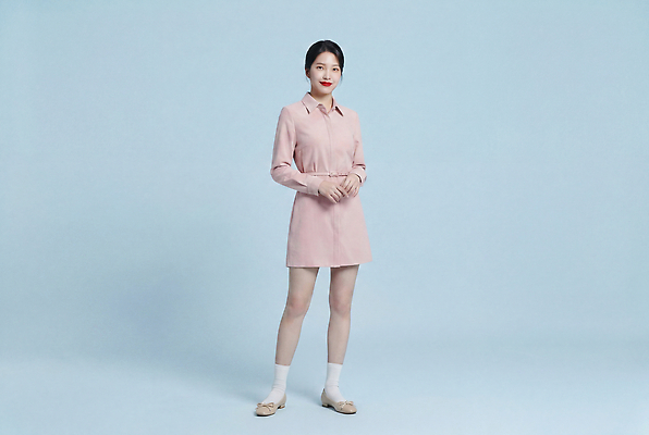 옷 패션 컬러 신발 표정 사람 라이프 CG 신조어 파일형식 AI포토 모델 분홍색 원피스 미소 샌들 양말 흰색 스타일 촬영 편집이미지 편집실사 JPG 의료성형뷰티 오오티디 일상 여자 AI인물포토 AI콘텐츠