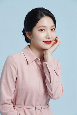JPG 편집이미지 여자 패션 얼굴 분홍색 포즈 셔츠 웃음 일상 사진촬영 의료성형뷰티 스타일 오오티디 편집실사 AI인물포토 AI콘텐츠 컬러 상의 표정 사람 라이프 신체부위 촬영 CG 신조어 파일형식 AI포토 옷 생활 유행어 유행