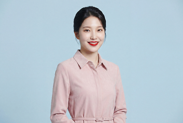 JPG 편집이미지 헤어스타일 옷 여자 웃음 일상 화장 촬영 프로필 의료성형뷰티 스타일 오오티디 편집실사 AI인물포토 AI콘텐츠 패션 표정 사람 라이프 뷰티 CG 신조어 파일형식 AI포토 생활 유행어 유행