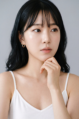 JPG 편집이미지 손 여자 감정 생각 표정 탱크톱 집중 턱 의료성형뷰티 편집실사 AI인물포토 AI콘텐츠 컨셉 상의 사람 신체부위 CG 파일형식 AI포토 옷