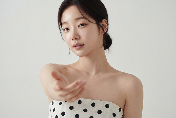 JPG 모델 편집이미지 시선 옷 여자 포즈 스튜디오 표정 손짓 사진촬영 뷰티풀 의료성형뷰티 편집실사 AI인물포토 AI콘텐츠 모션 사람 촬영 CG 파일형식 AI포토