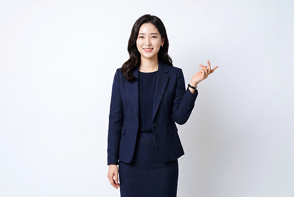 JPG 편집이미지 여자 포즈 비즈니스 미소 정장 손짓 전문직 의료성형뷰티 스타일 편집실사 AI인물포토 AI콘텐츠 직업 옷 모션 표정 사람 CG 파일형식 AI포토
