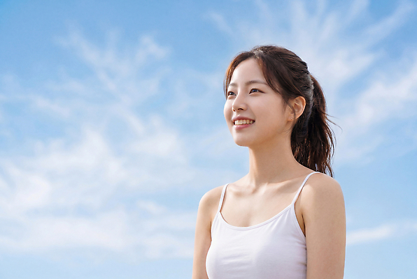 JPG 편집이미지 여자 행복 감정 자연 하늘 미소 웃음 일상 여름 편안함 외출 의료성형뷰티 편집실사 AI인물포토 AI콘텐츠 계절 표정 사람 라이프 감각 CG 생태계 파일형식 AI포토 생활
