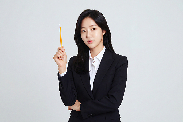 JPG 편집이미지 여자 포즈 생각 회의 직장 표정 정장 연필 전문직 문서 고용 의료성형뷰티 편집실사 AI인물포토 AI콘텐츠 직업 옷 회사 비즈니스 학용품 사람 필기구 구직 CG 채용 파일형식 AI포토 컨셉 문구용품 오브젝트