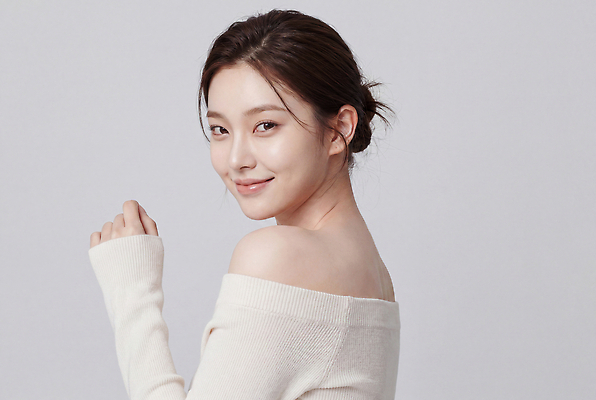 JPG 모델 편집이미지 여자 패션 포즈 미소 성인 촬영 흰색 심플 뷰티풀 의료성형뷰티 편집실사 오프숄더 AI인물포토 AI콘텐츠 컬러 상의 표정 사람 CG 파일형식 AI포토 옷