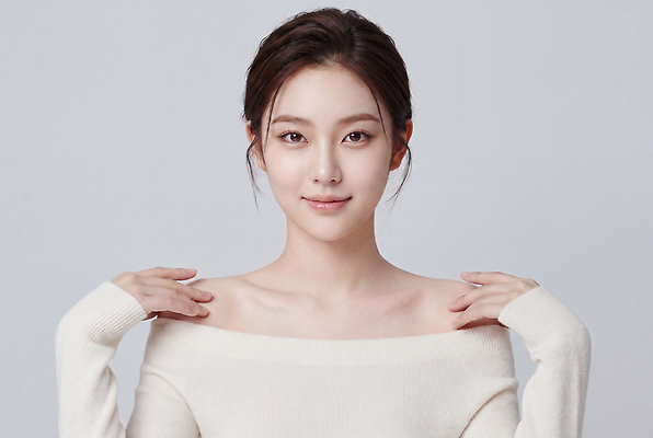 JPG 모델 편집이미지 여자 포즈 실내 성인 화장 머리카락 촬영 흰색 오브젝트 뷰티풀 의료성형뷰티 스타일 편집실사 오프숄더 AI인물포토 AI콘텐츠 컬러 상의 사람 내부 뷰티 머리 CG 파일형식 AI포토 옷 신체부위