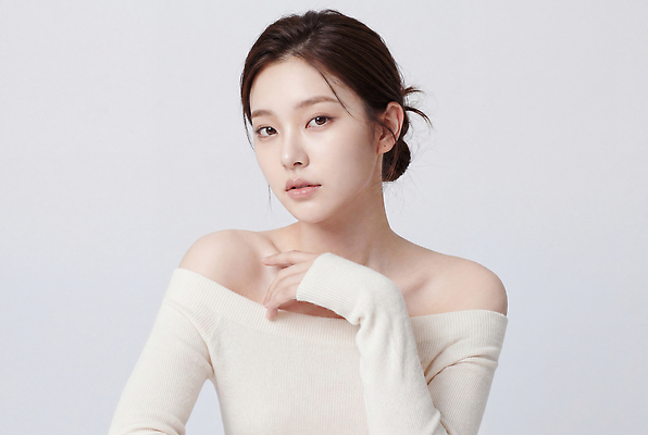 JPG 편집이미지 여자 포즈 생각 성인 공간 부드러움 의료성형뷰티 편집실사 오프숄더 AI인물포토 AI콘텐츠 상의 사람 감각 CG 파일형식 AI포토 옷
