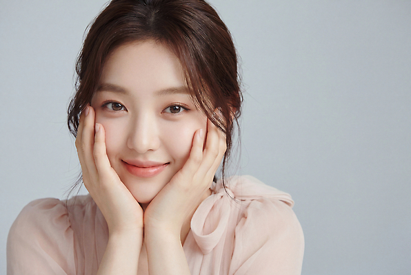 JPG 편집이미지 여자 행복 얼굴 포즈 표정 미소 성인 청춘 피부관리 뷰티풀 의료성형뷰티 스타일 편집실사 AI인물포토 AI콘텐츠 감정 컨셉 사람 신체부위 뷰티 CG 파일형식 AI포토