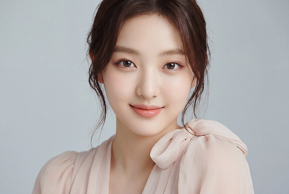 JPG 편집이미지 옷 여자 얼굴 포즈 표정 미소 성인 사진촬영 촬영 피부관리 부드러움 뷰티풀 의료성형뷰티 스타일 편집실사 AI인물포토 AI콘텐츠 사람 신체부위 뷰티 감각 CG 파일형식 AI포토
