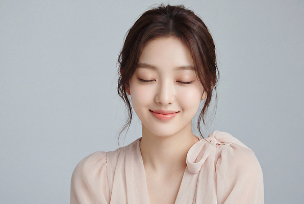 JPG 모델 편집이미지 여자 포즈 표정 미소 성인 화장 뷰티 눈감음 사진촬영 촬영 즐거움 피부관리 의료성형뷰티 편집실사 AI인물포토 AI콘텐츠 감정 모션 사람 CG 파일형식 AI포토