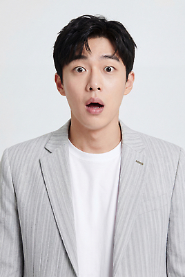 JPG 모델 편집이미지 남자 모션 스튜디오 커뮤니케이션 표정 정장 성인 캐주얼 사진촬영 놀람 회색 비즈니스맨 소통 의료성형뷰티 편집실사 AI인물포토 AI콘텐츠 옷 감정 컬러 컨셉 비즈니스 사람 촬영 직장인 CG 파일형식 AI포토 직업
