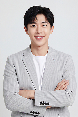 JPG 모델 편집이미지 남자 포즈 티셔츠 모션 커뮤니케이션 웃음 정장 성인 팔짱 촬영 회색 비즈니스맨 소통 의료성형뷰티 스타일 편집실사 AI인물포토 AI콘텐츠 옷 컬러 컨셉 셔츠 비즈니스 표정 사람 직장인 CG 파일형식 AI포토 직업 상의