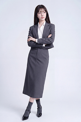 JPG 편집이미지 여자 패션 안경 비즈니스 서기 정장 상반신 성인 비즈니스라이프 사무실 팔짱 회색 비즈니스우먼 의료성형뷰티 스타일 편집실사 AI인물포토 AI콘텐츠 라이프스타일 잡화 옷 컬러 모션 사람 직장인 CG 파일형식 AI포토 직업 생활