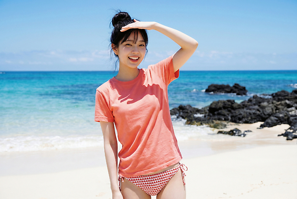 JPG 편집이미지 여자 수영복 바다 티셔츠 자연 웃음 성인 해변 물 여름 모래사장 햇빛 자유 즐거움 의료성형뷰티 편집실사 AI인물포토 AI콘텐츠 자연요소 옷 계절 감정 컨셉 셔츠 표정 사람 빛 CG 생태계 파일형식 AI포토 상의