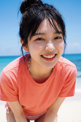 JPG 편집이미지 여자 모래 바다 분홍색 티셔츠 자연 하늘 웃음 성인 해변 여름 휴일 즐거움 의료성형뷰티 편집실사 AI인물포토 AI콘텐츠 계절 감정 컬러 셔츠 표정 사람 CG 생태계 파일형식 AI포토 상의 옷