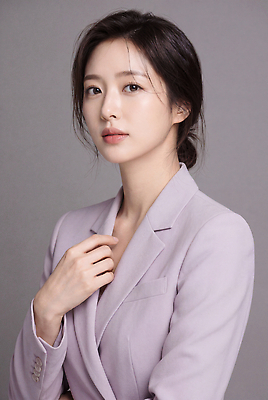 JPG 모델 편집이미지 여자 포즈 생각 표정 정장 성인 일상 비즈니스우먼 분위기 연보라색 의료성형뷰티 스타일 편집실사 AI인물포토 AI콘텐츠 옷 컨셉 비즈니스 사람 라이프 보라색 직장인 CG 파일형식 AI포토 직업 컬러 생활