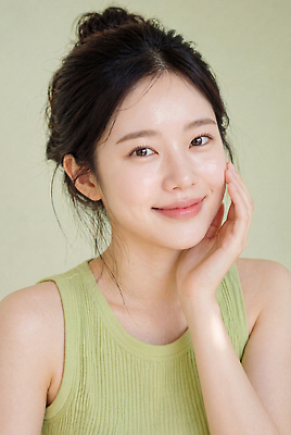 JPG 편집이미지 헤어스타일 여자 행복 얼굴 미소 상반신 성인 초록색 촬영 피부관리 스킨케어 의료성형뷰티 스타일 편집실사 AI인물포토 AI콘텐츠 감정 컬러 표정 사람 신체부위 뷰티 CG 파일형식 AI포토